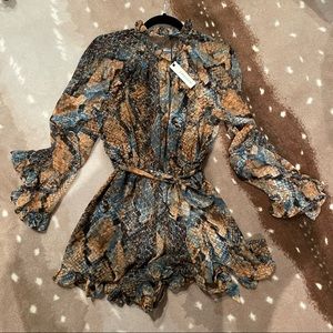 Brand new without tag. Never worn. Olivaceous long sleeve romper. Size S